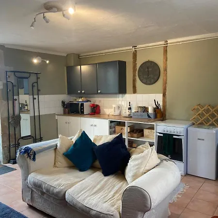 Pear Set In Beautiful Private Surroundings Apartament *