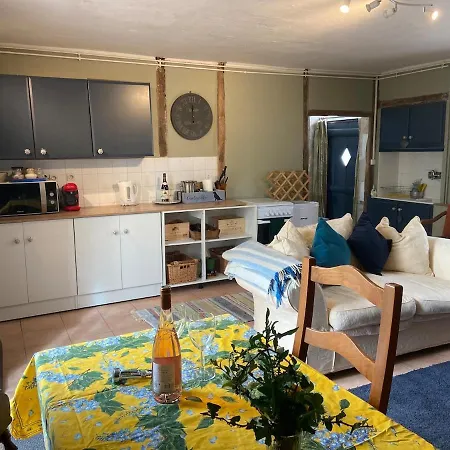 Pear Set In Beautiful Private Surroundings * Millac (Vienne)