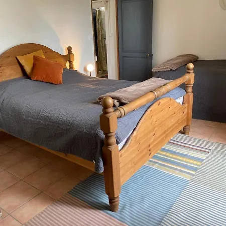 Pear Set In Beautiful Private Surroundings Apartament Millac (Vienne)